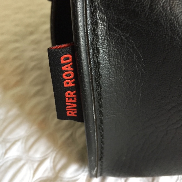 FANTASTIC LIKE NEW RIVER ROAD SADDLE BAG - Picture 4 of 5